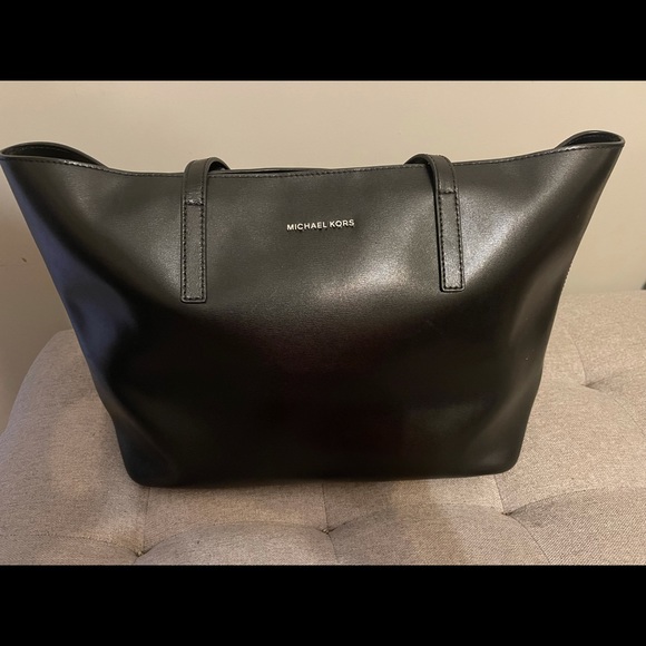 Michael Kors Handbags - Michael Kors Black leather tote